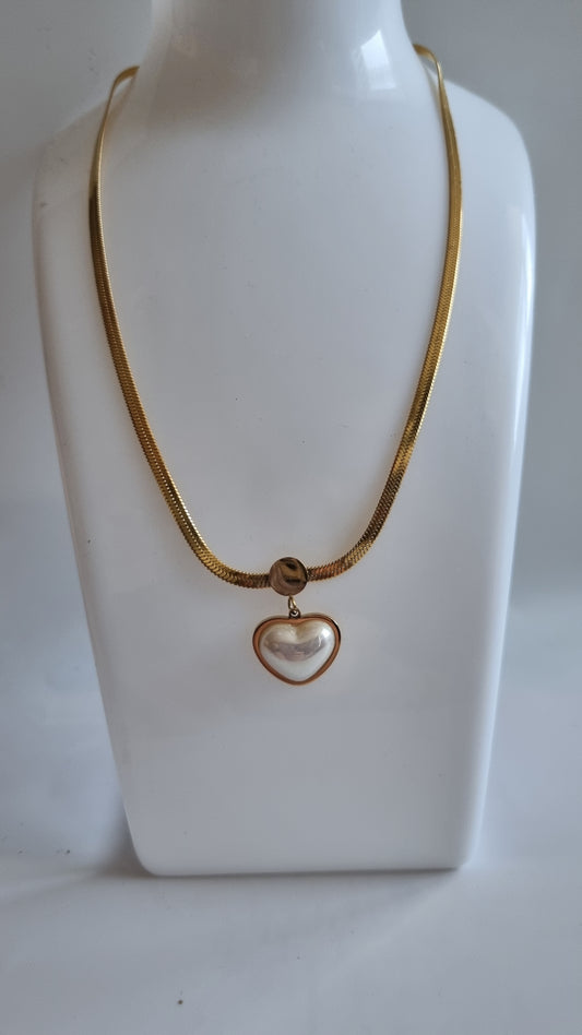 Stainless steel necklace with shell pearl heart