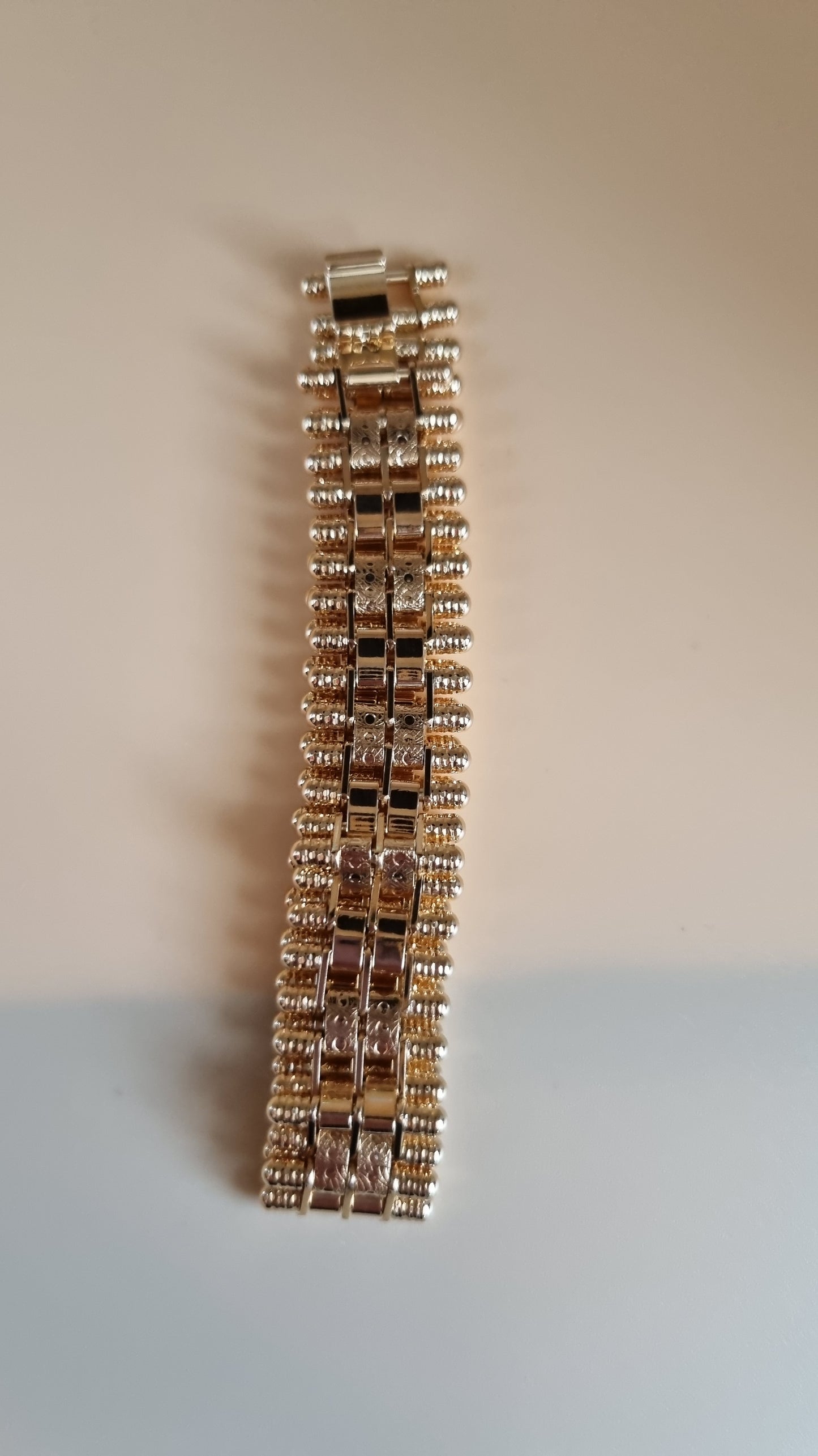 Mens bracelet 18kr.gold plated luxury group