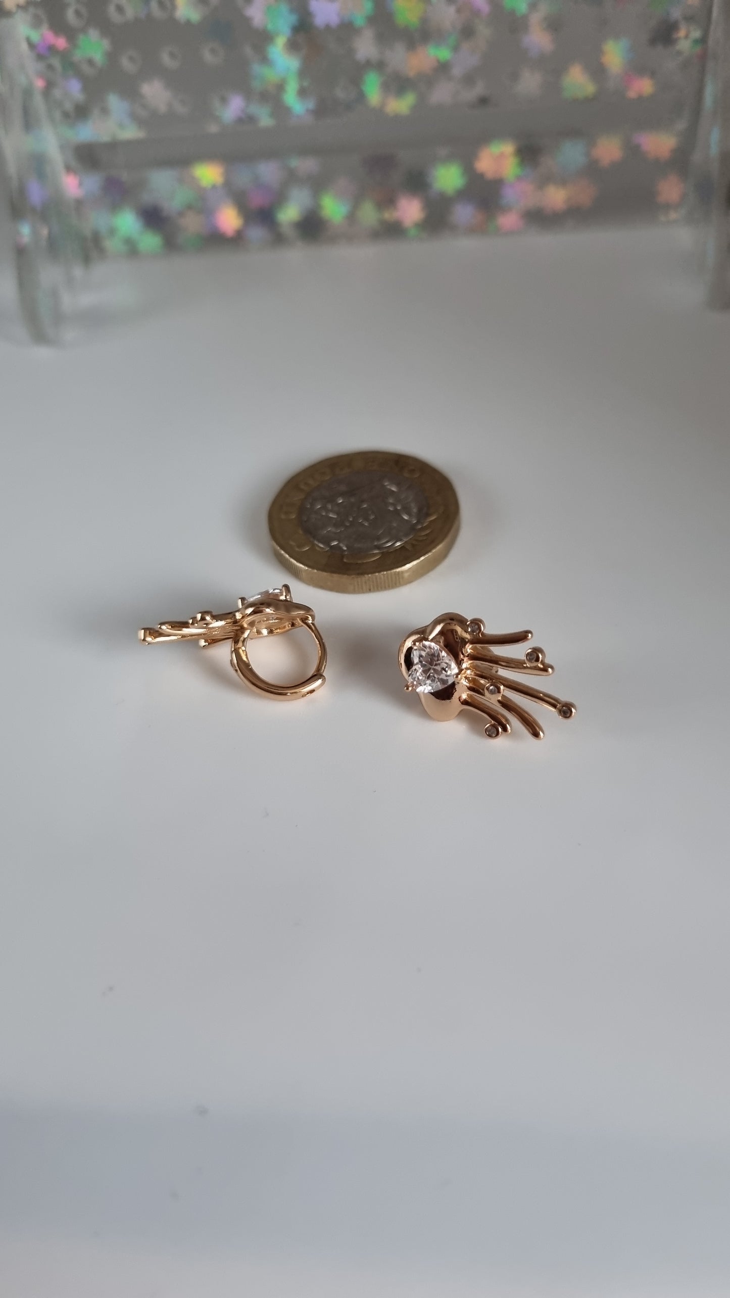 18kr.gold plated earrings with zircon stone white heart