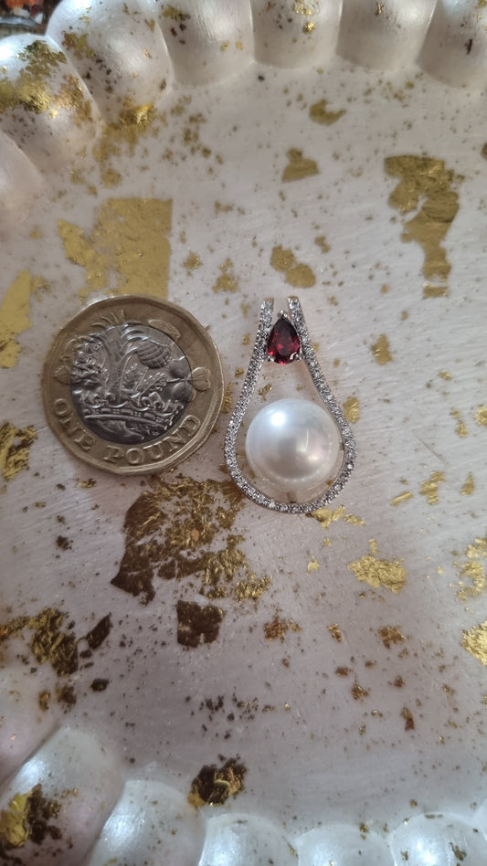 18kr.gold plated pendant with sw.crystal and natural freshwater  pearl