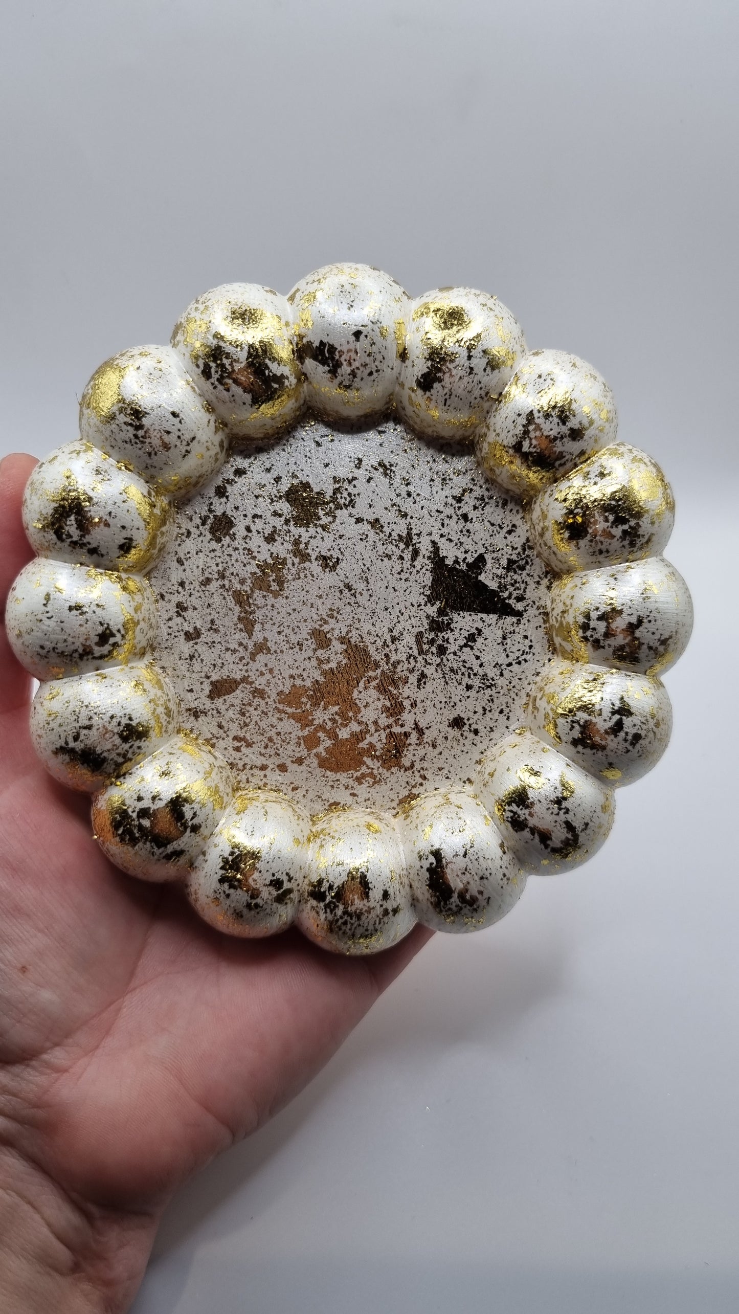 Bubble tray from jesmonite addiction gold color plating