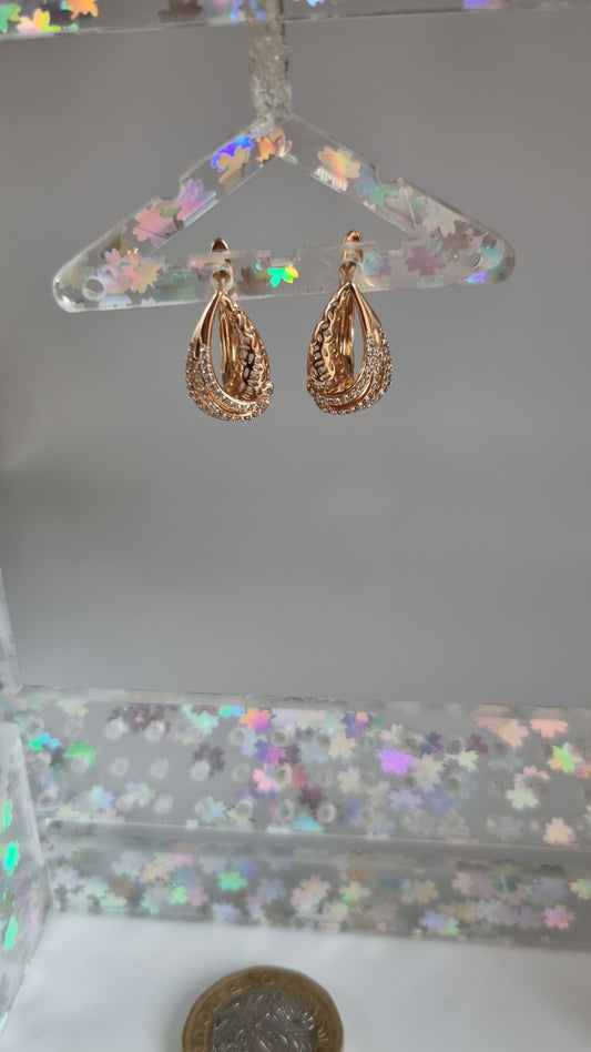 Earings 18kr.gold plated  copper metal hypoallergenic