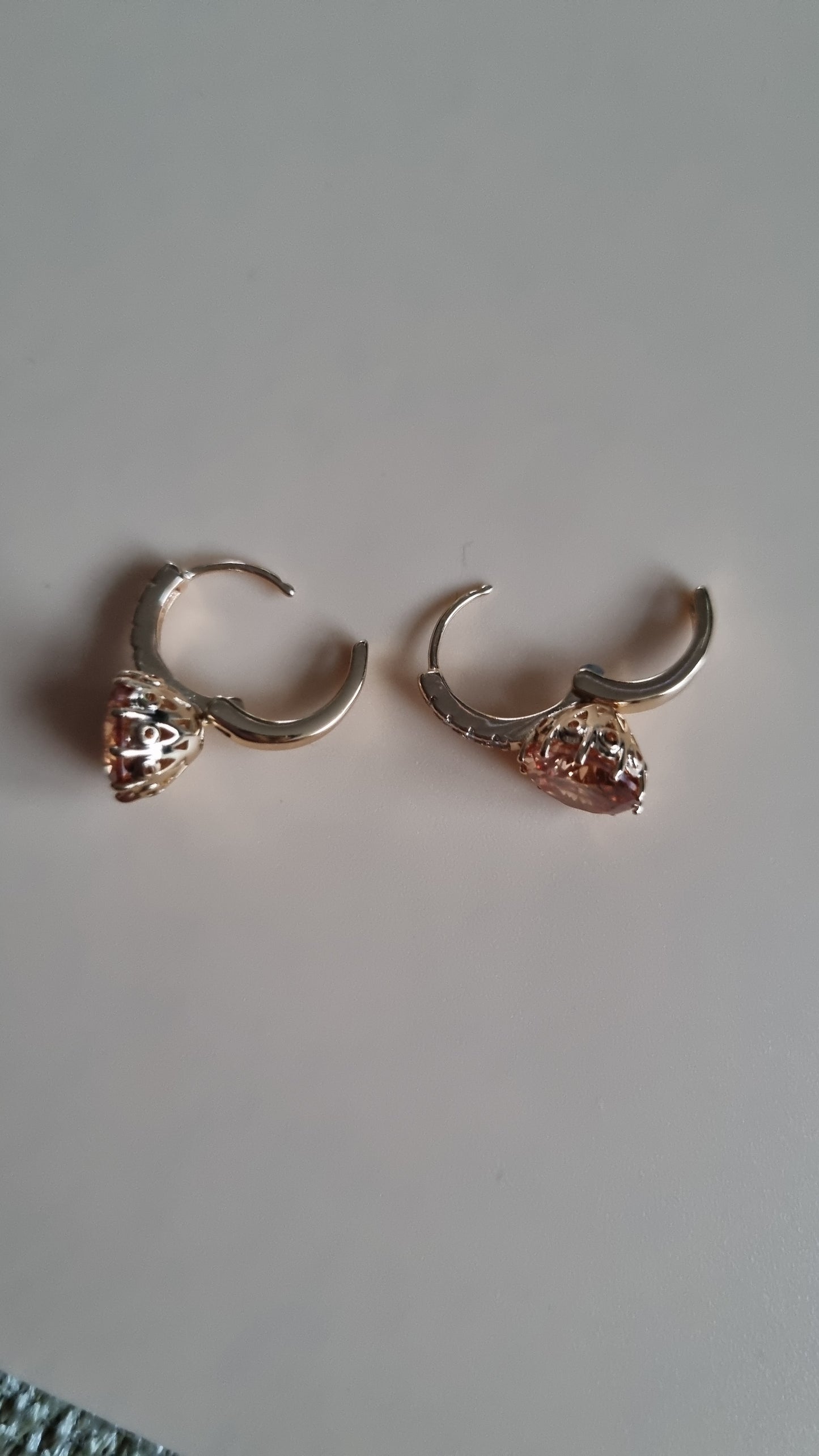 18kr.gold Plated earrings with zircon stone champagne color hypoallergenic