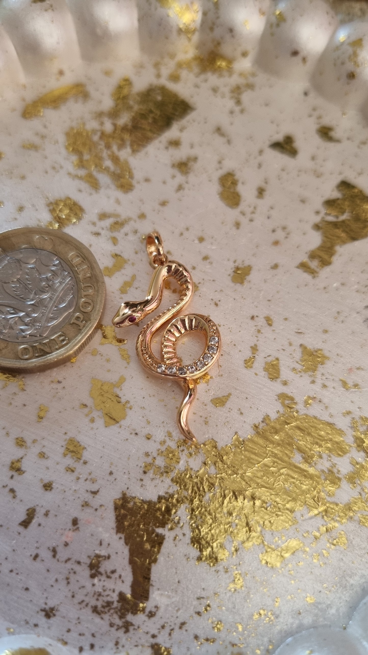18kr.gold plated pendant snack with sw.crystal