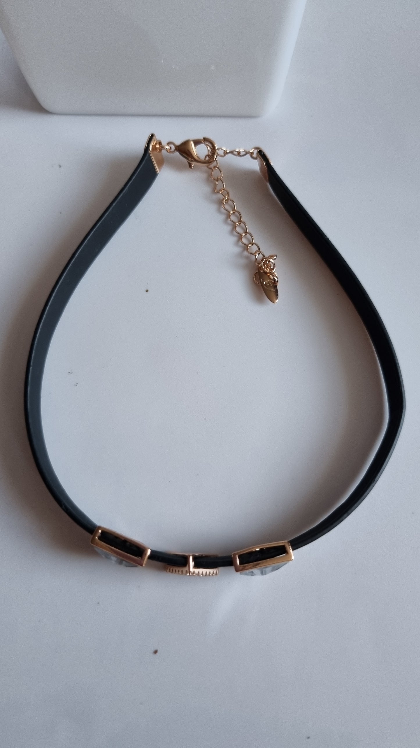 Choker with zircon stoneA 18kr.gold plated