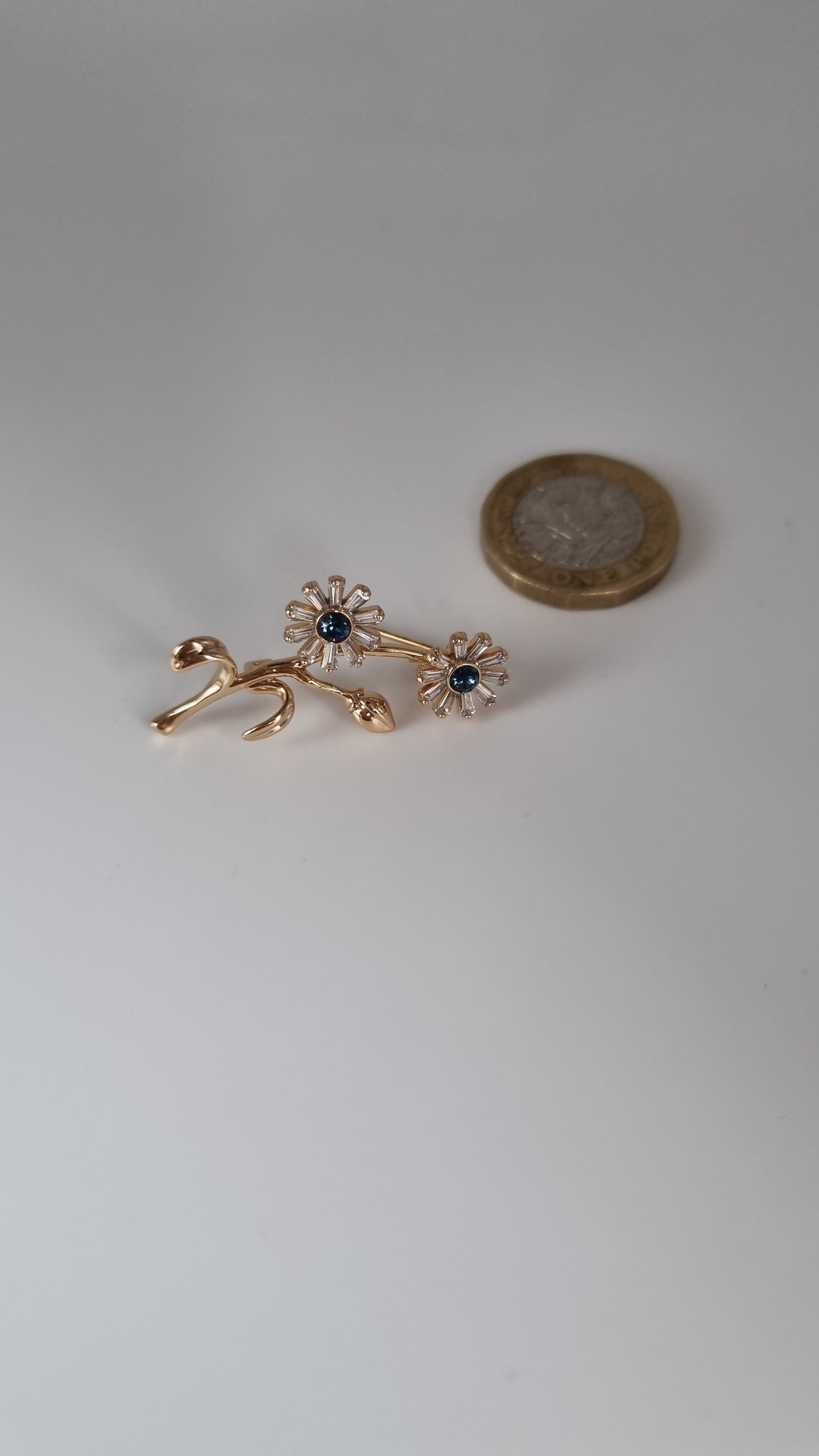 brooche medical gold- gold plated with sw.crystals