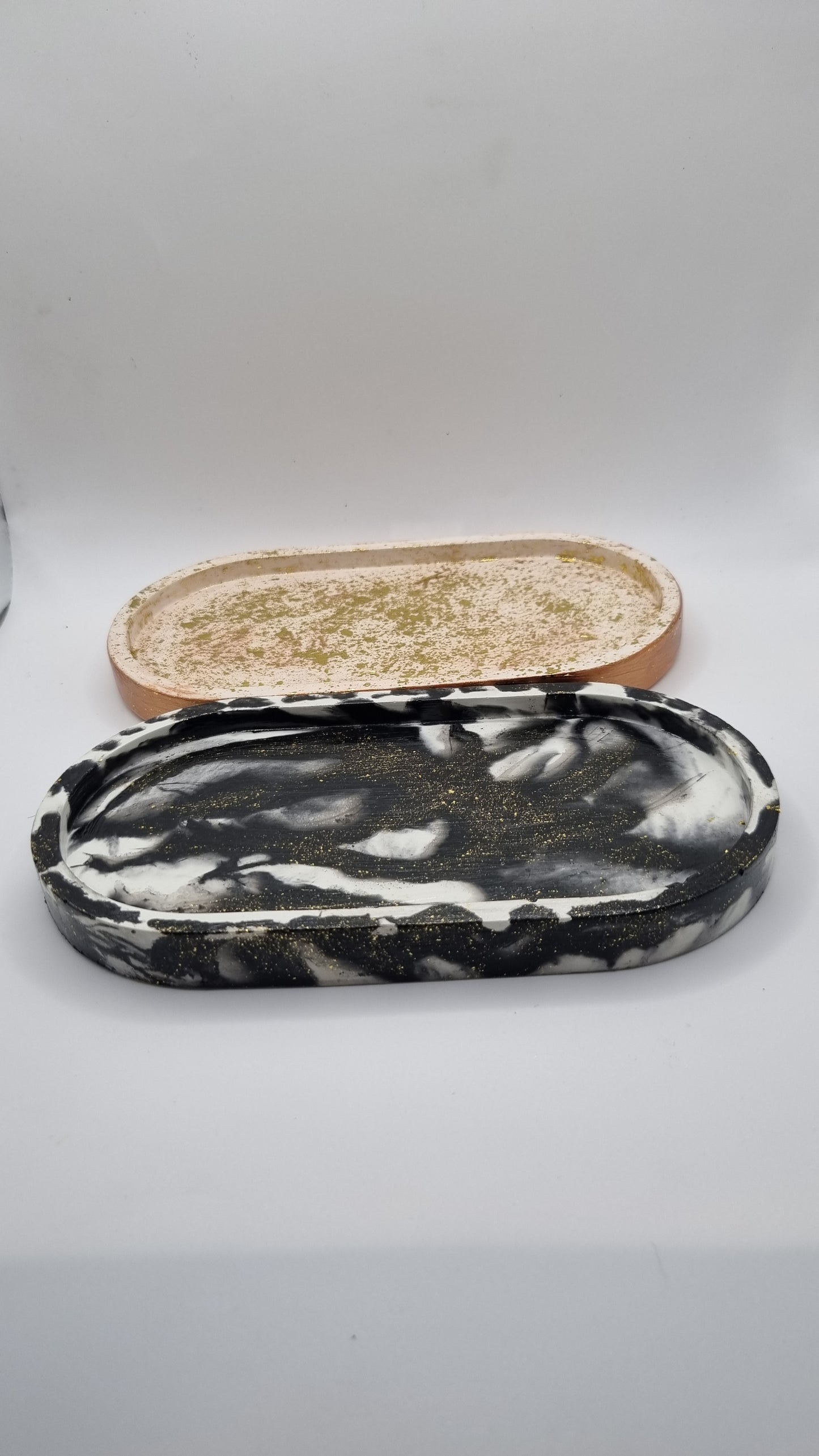 Handmade jesmonite addiction  tray  jewellery, pencil,pen, key, makeup brush beautiful pearl white color gold plated colour