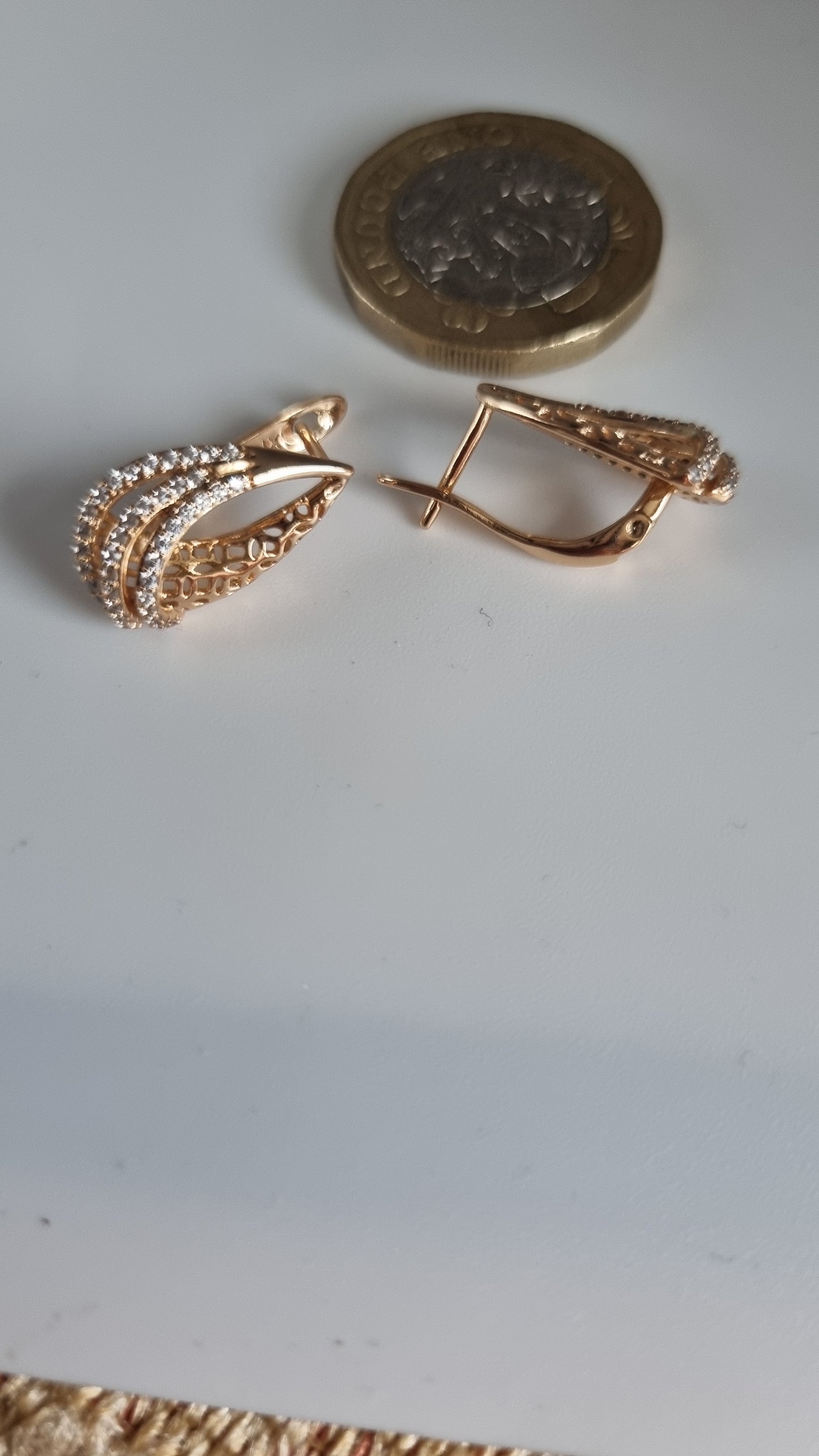 Earings 18kr.gold plated  copper metal hypoallergenic