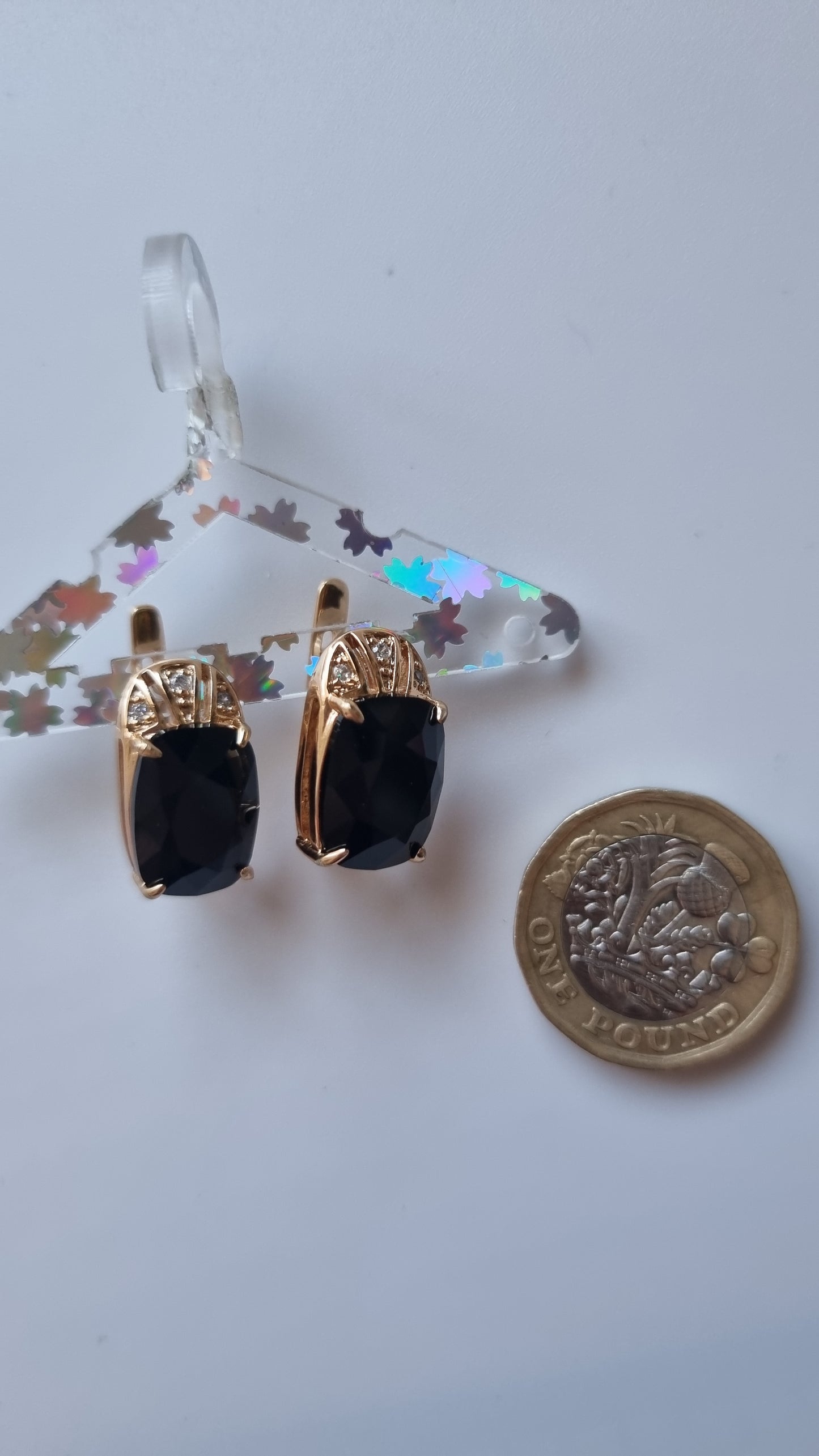 18kr.gold plated earrings with black sw.crystal