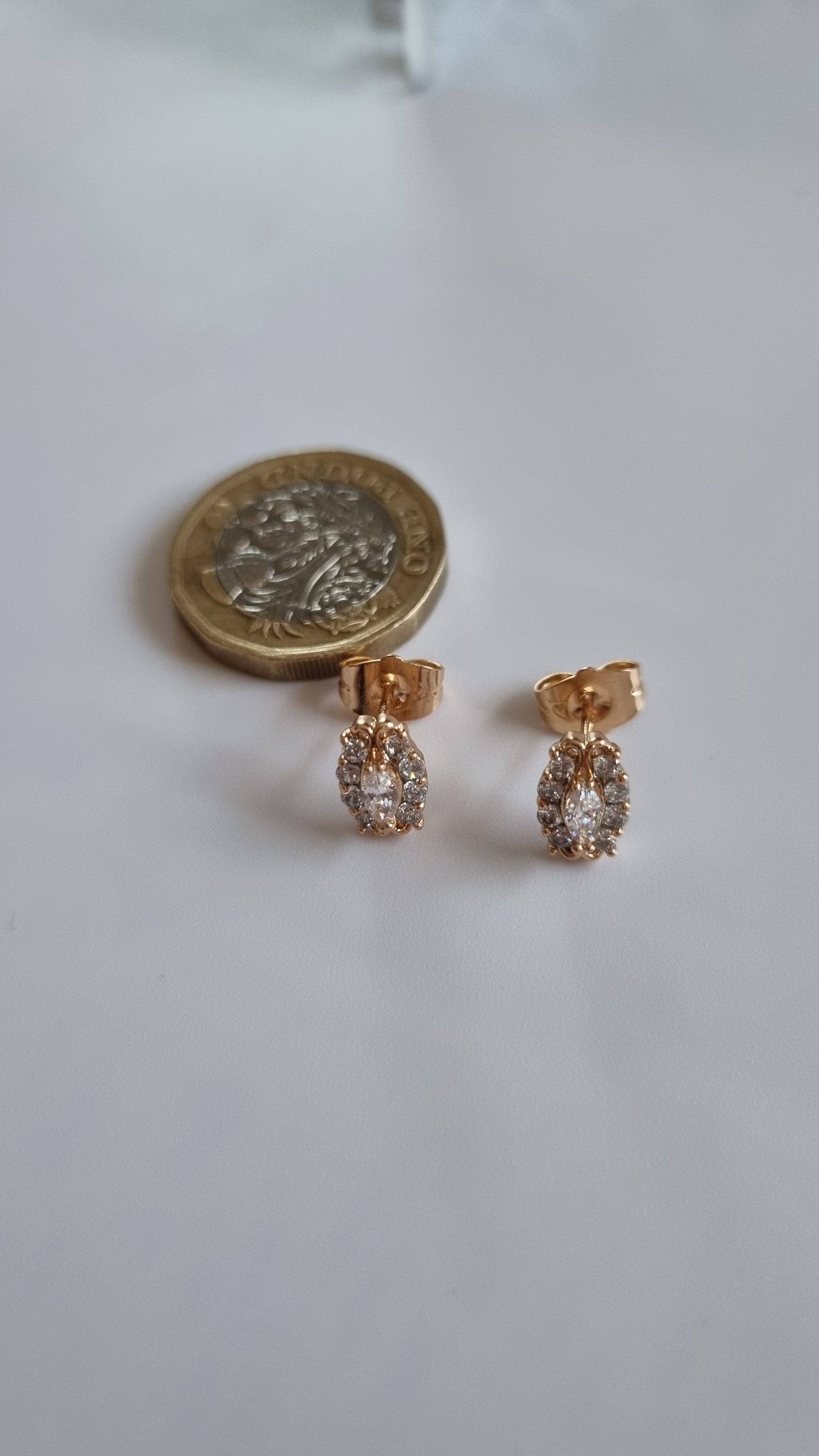 18kr.gold plated earrings Studs with zircon stone