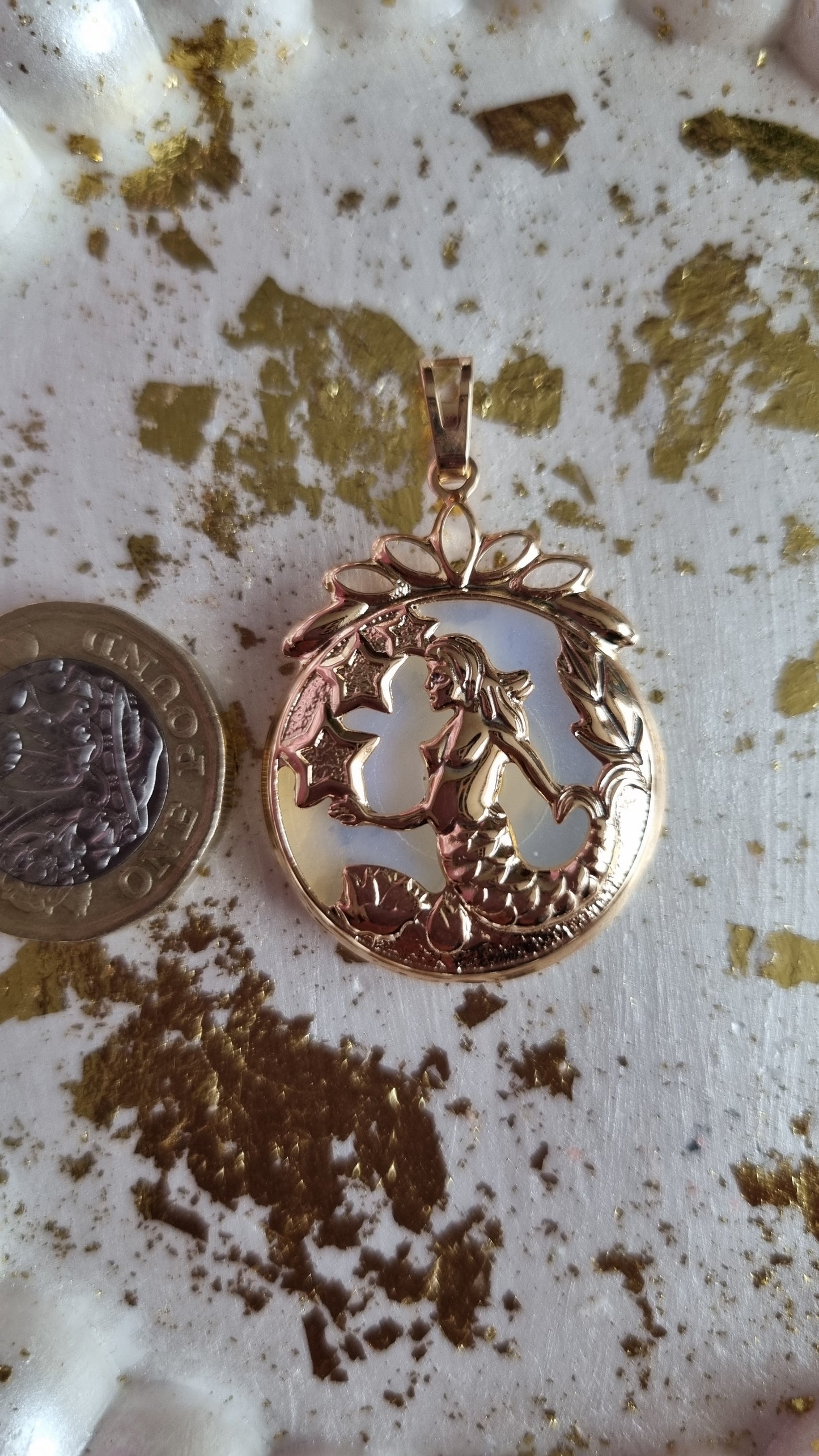 18kr.gold plated pendant with opal color pendant