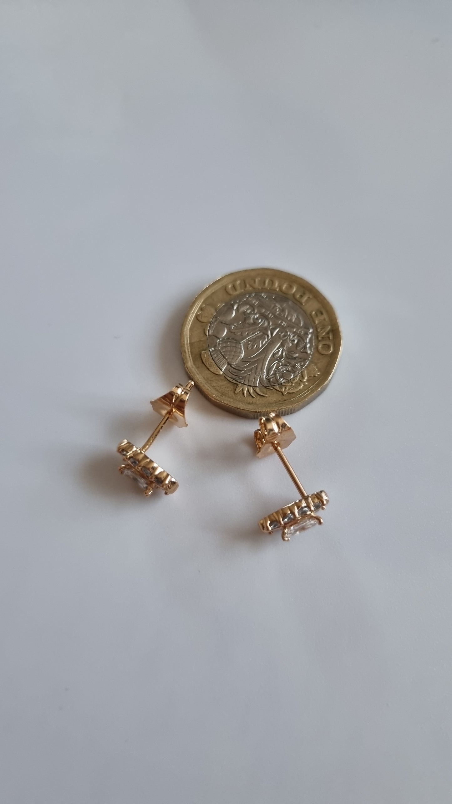 18kr.gold plated earrings Studs with zircon stone