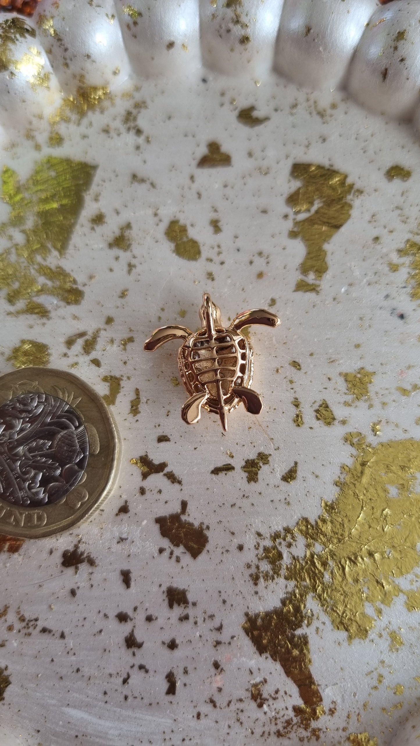 18kr.gold plated pendant turtle with sw.crystal