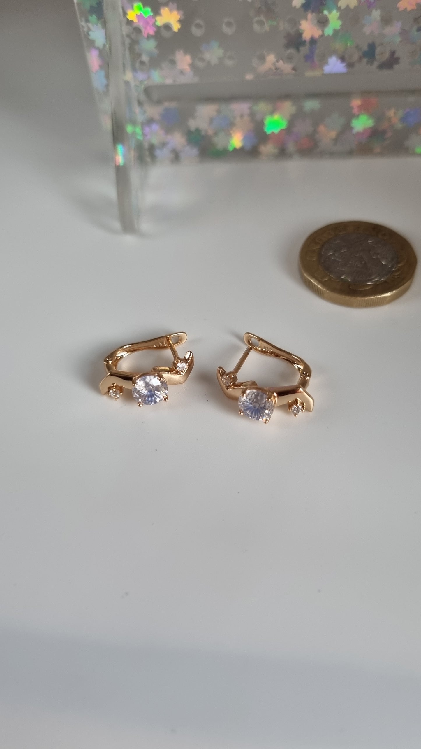18kr.gold plated earrings with sw.crystal change the color white -blue sky