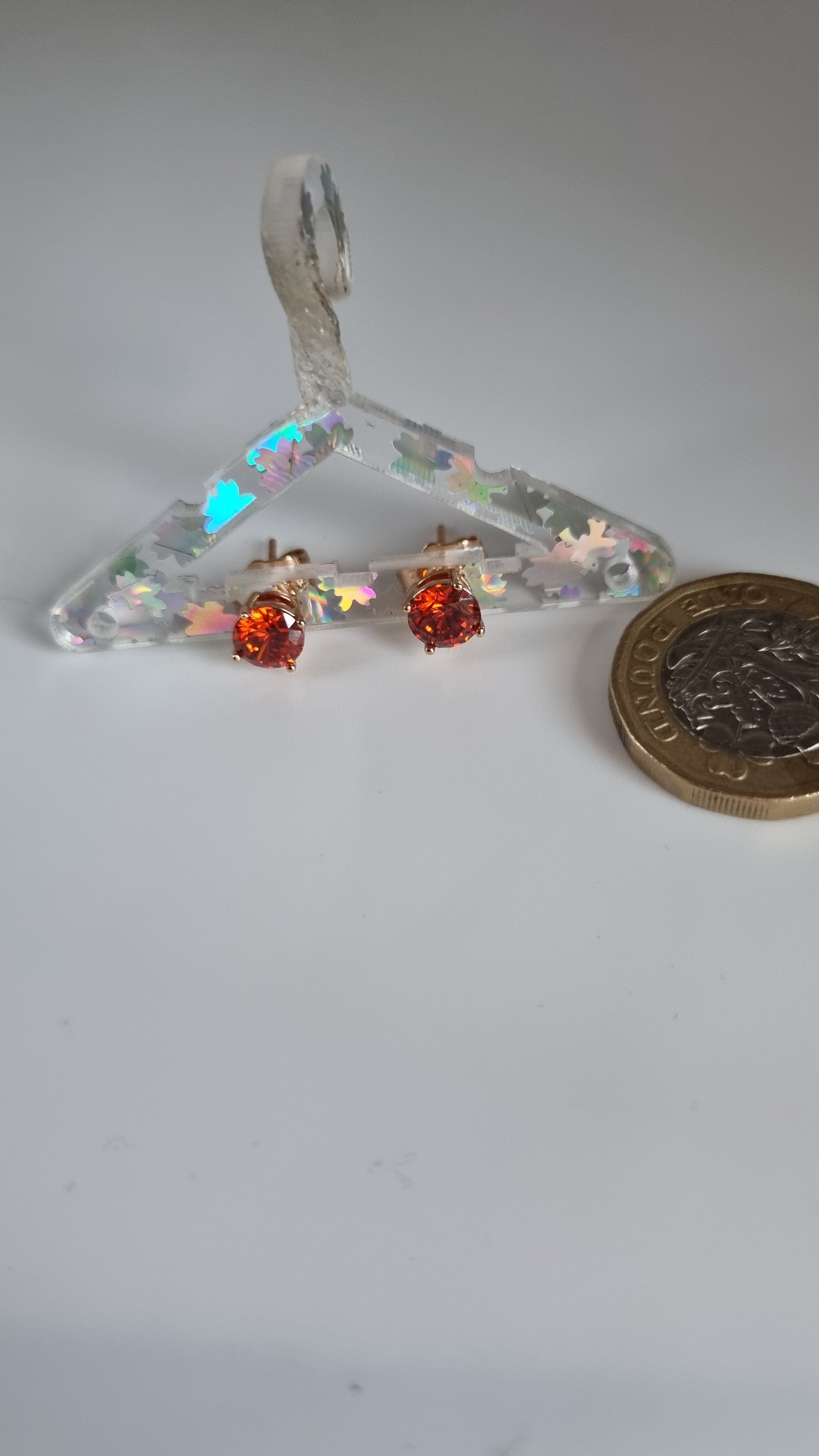 18kr.gold plated earrings with zircon stone red
