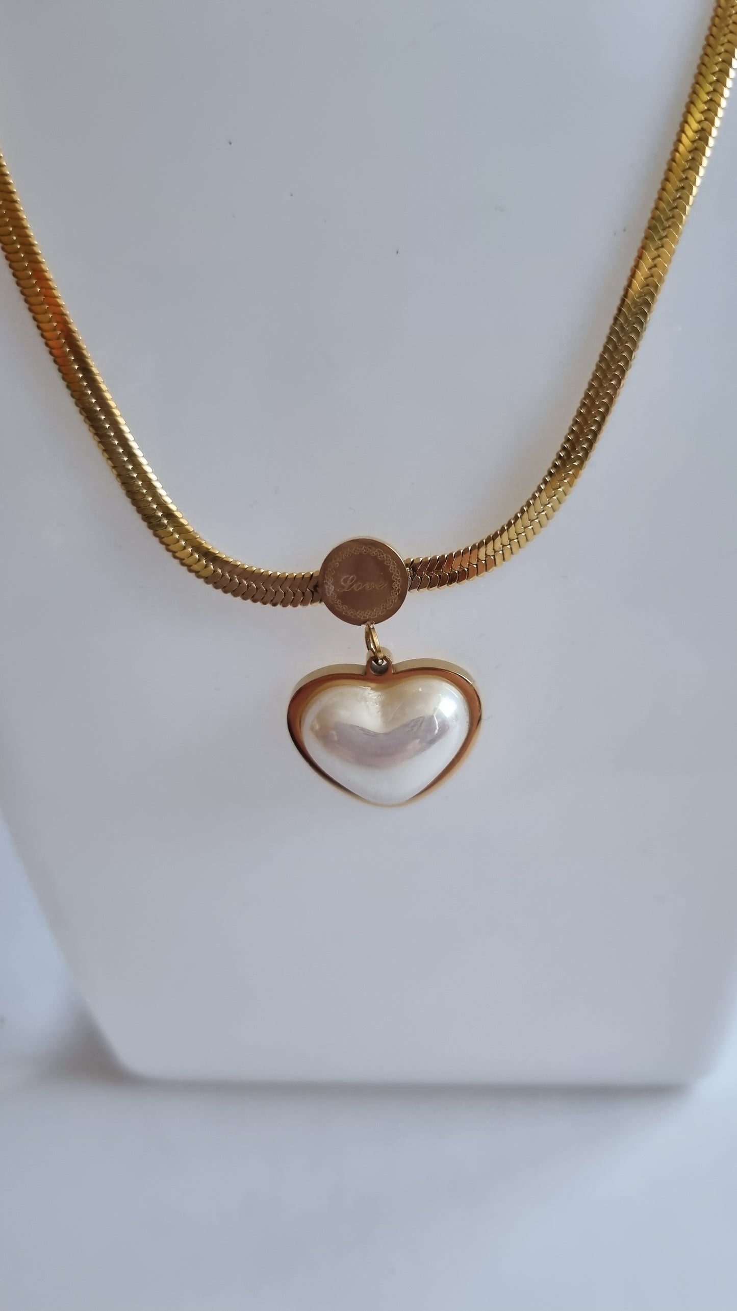 Stainless steel necklace with shell pearl heart