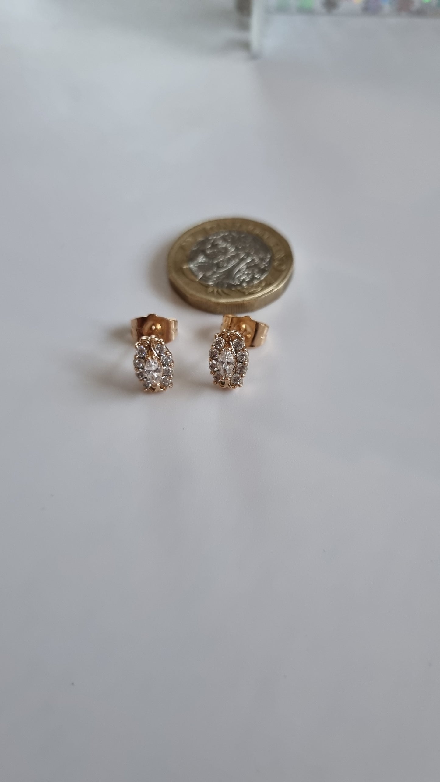 18kr.gold plated earrings Studs with zircon stone