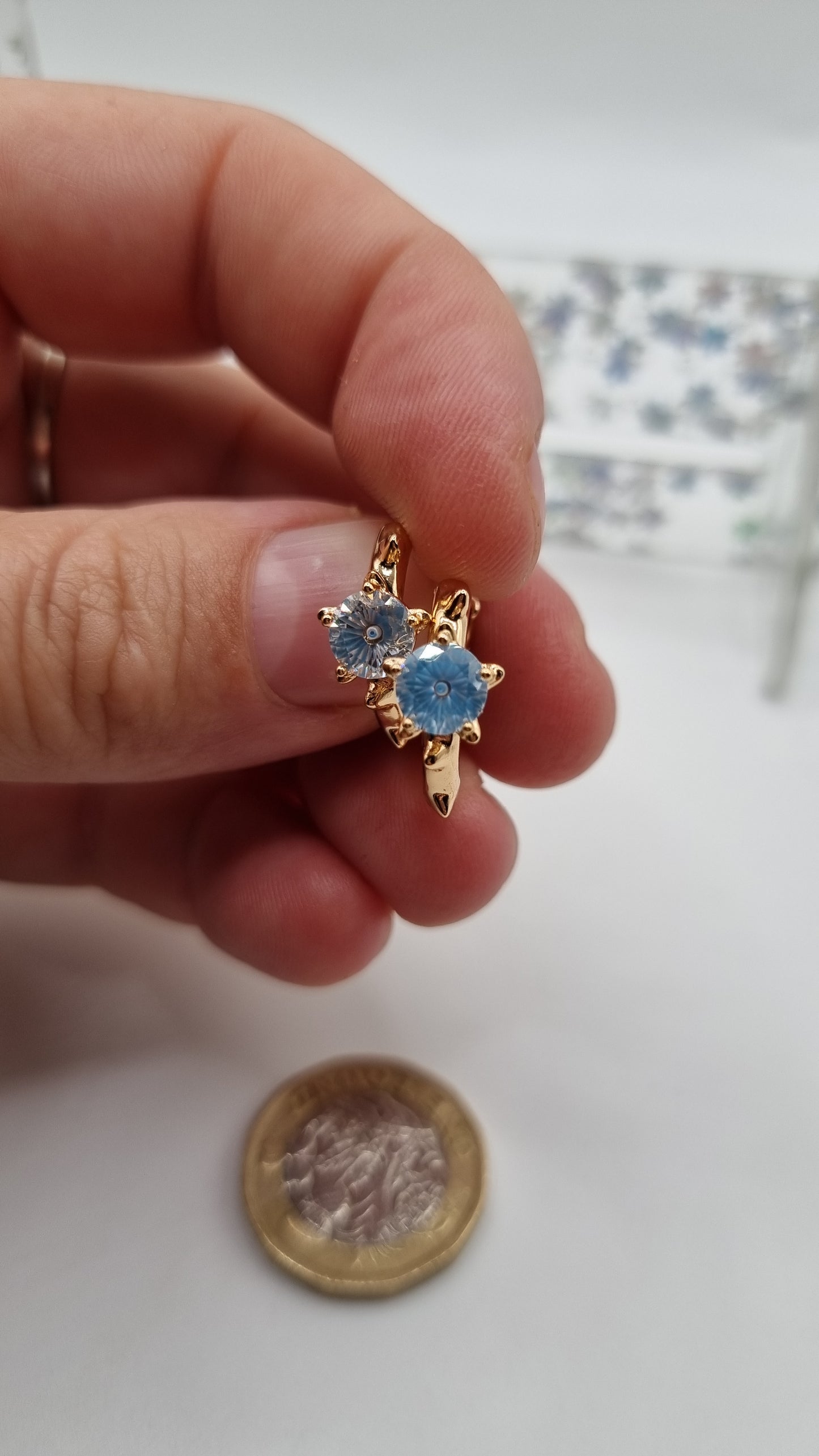 18kr.gold plated earrings with zircon stone change colour stone