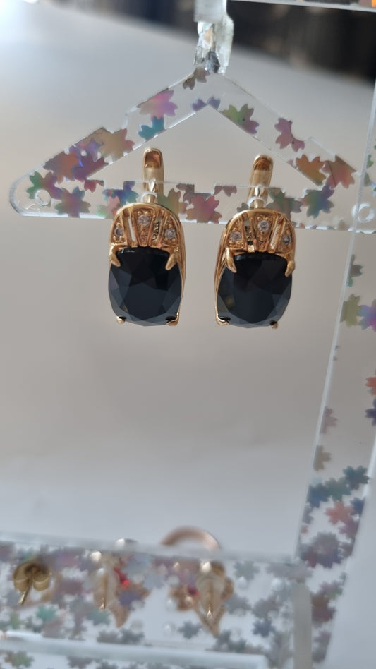 18kr.gold plated earrings with black sw.crystal
