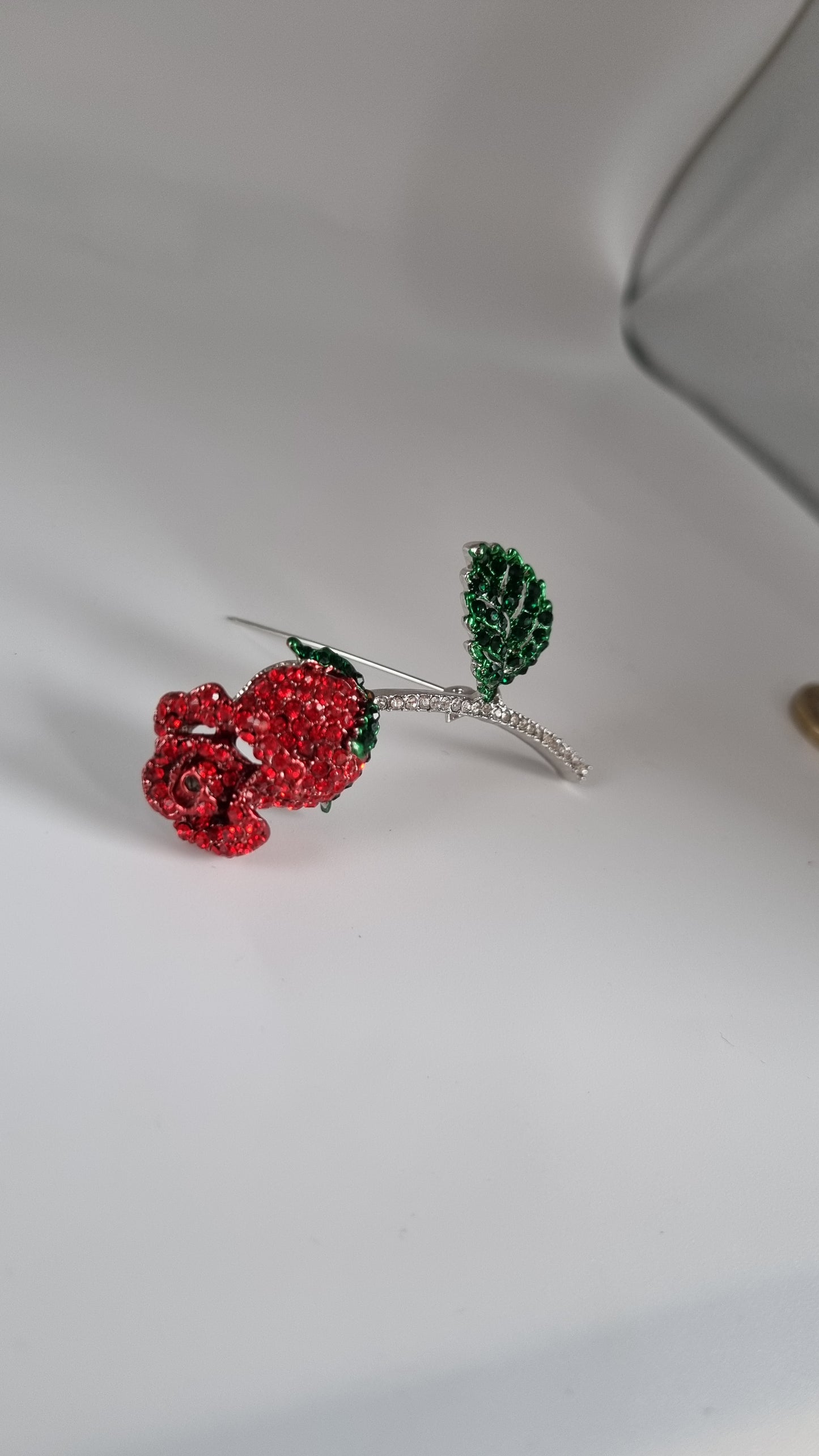 Sw.crystal brooche medical gold-platinum plated copper metal
