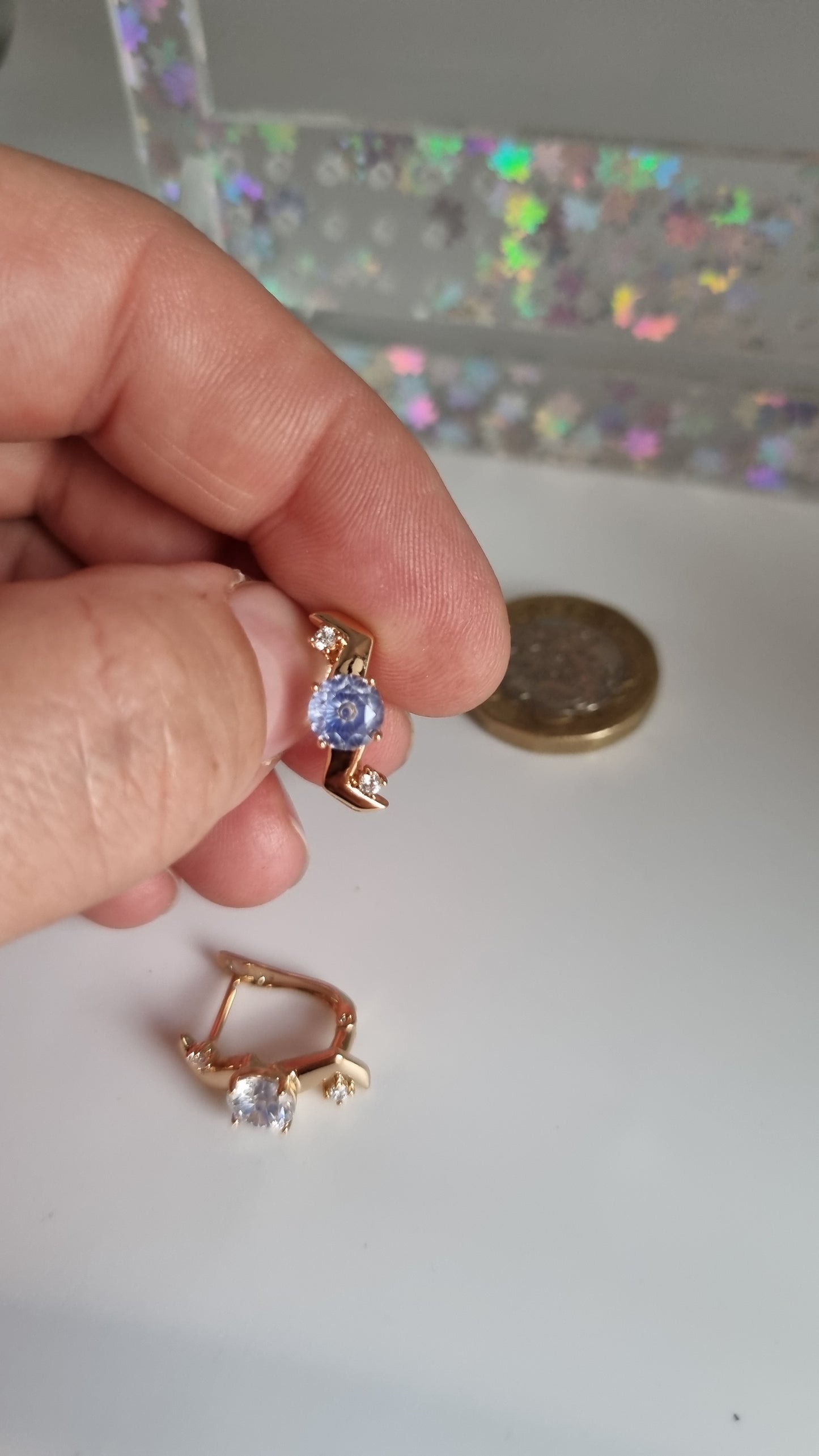 18kr.gold plated earrings with sw.crystal change the color white -blue sky