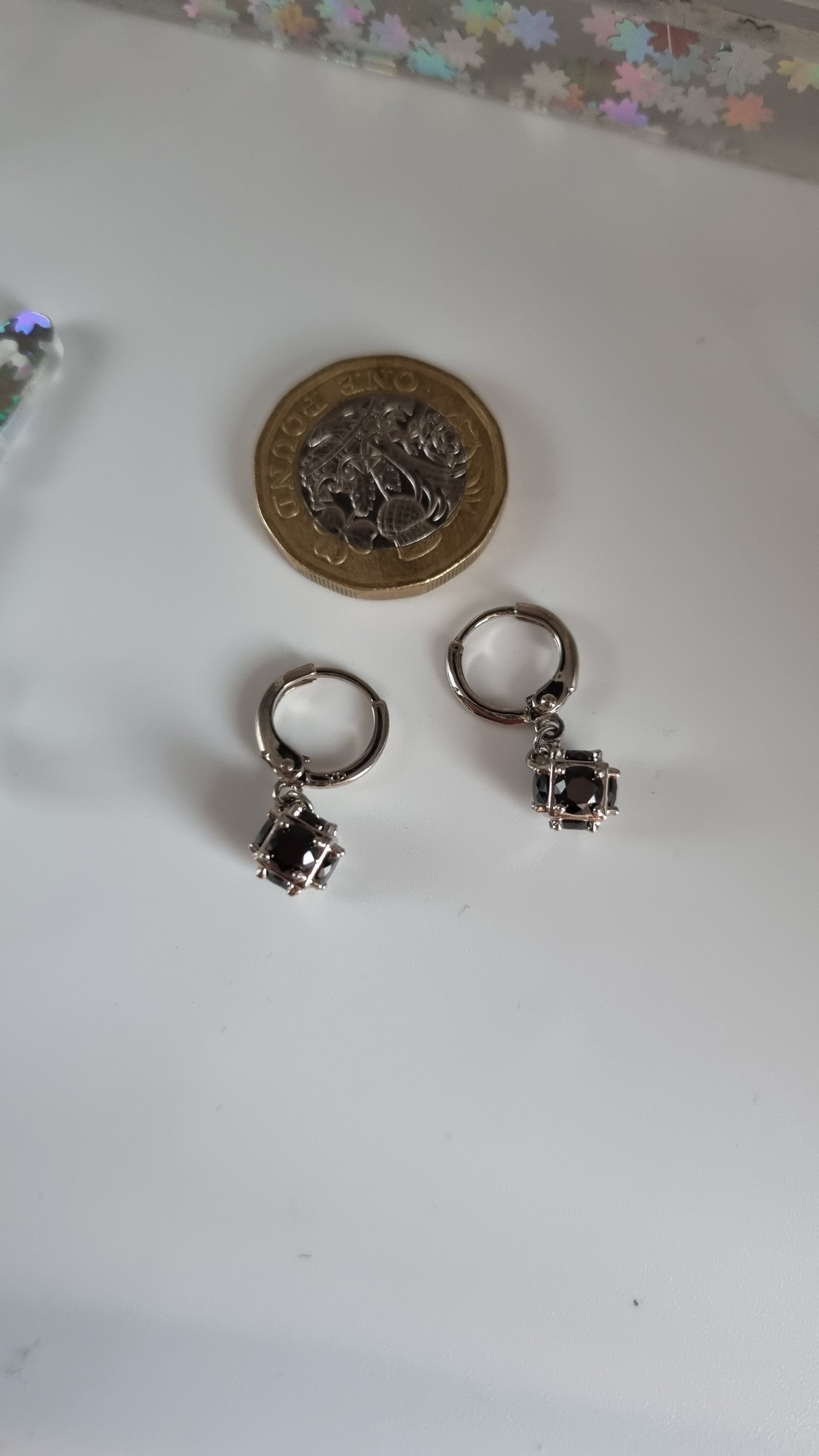 Gold-plating earings with zircon stones black