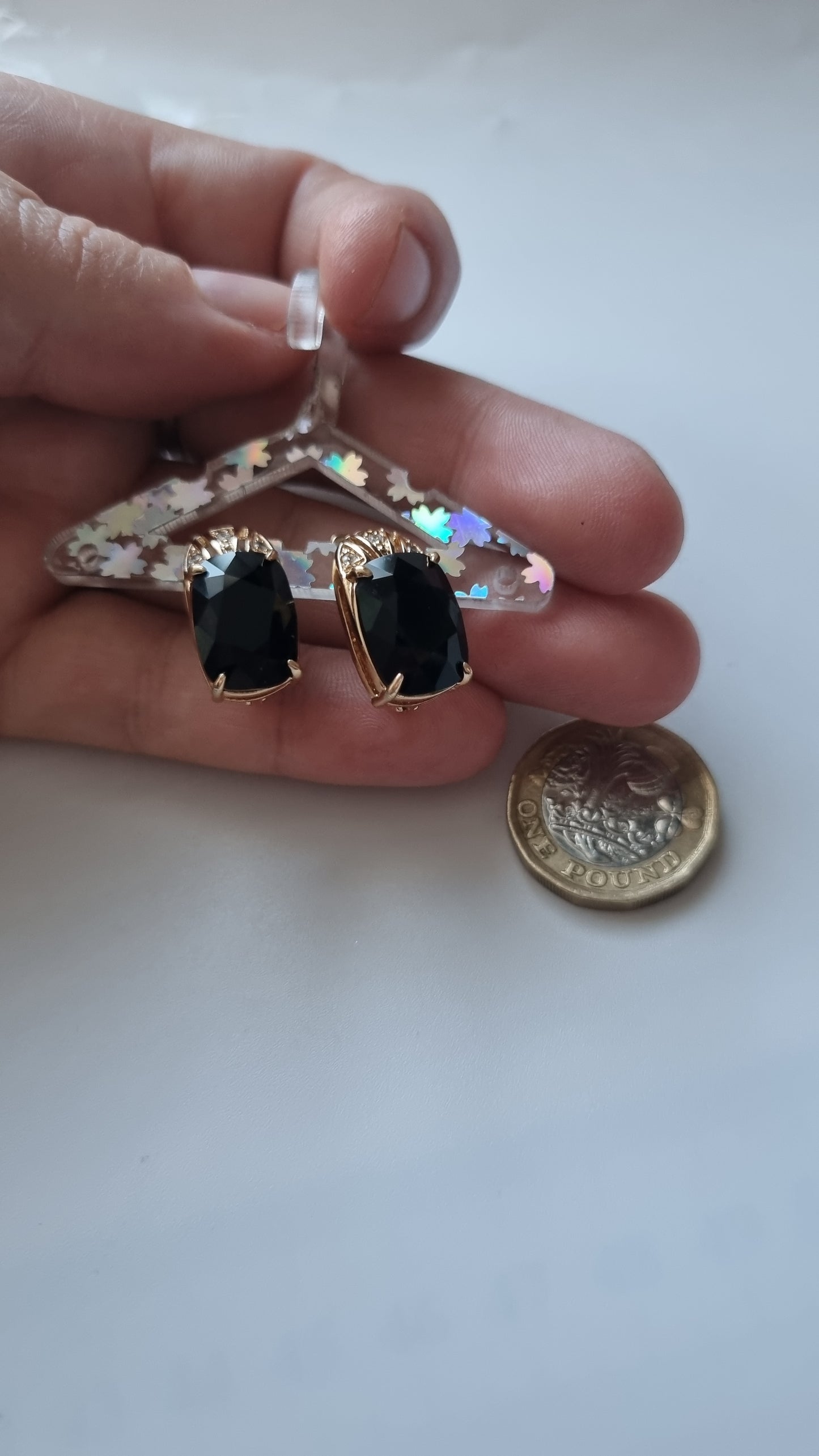 18kr.gold plated earrings with black sw.crystal