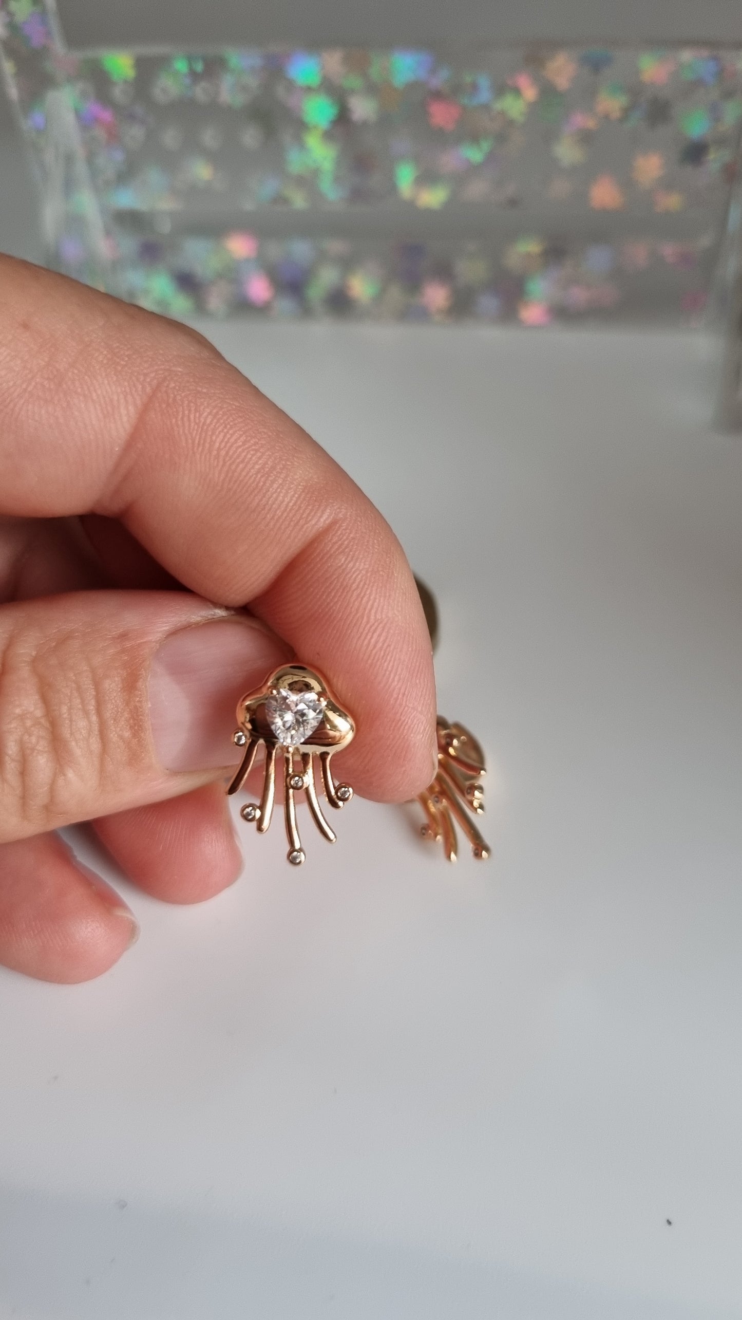 18kr.gold plated earrings with zircon stone white heart